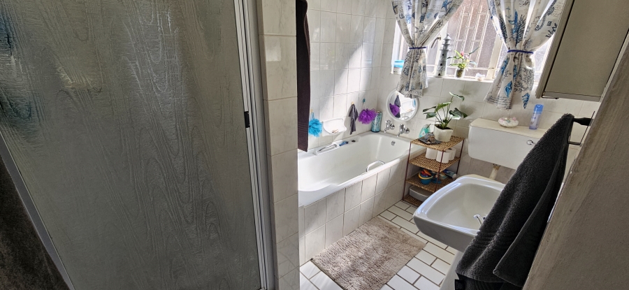 3 Bedroom Property for Sale in New Redruth Gauteng