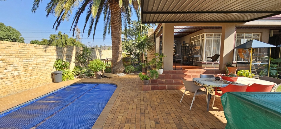 3 Bedroom Property for Sale in New Redruth Gauteng