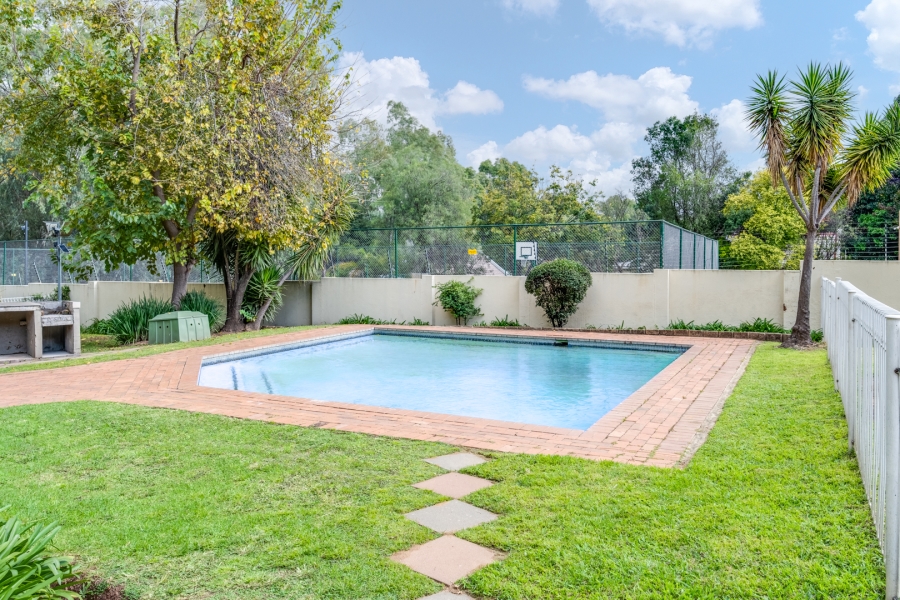 To Let 2 Bedroom Property for Rent in Douglasdale Gauteng