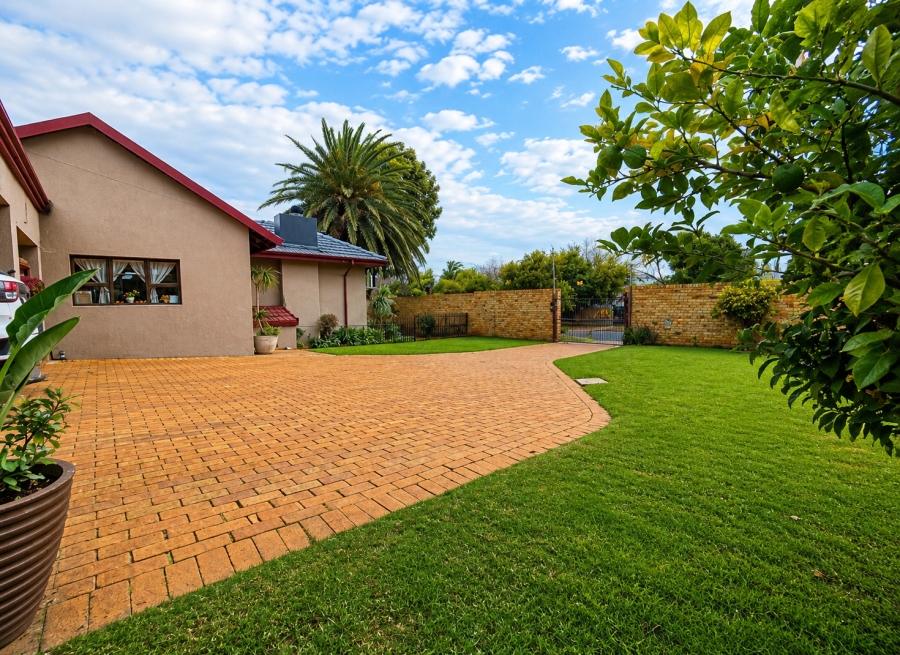 3 Bedroom Property for Sale in New Redruth Gauteng