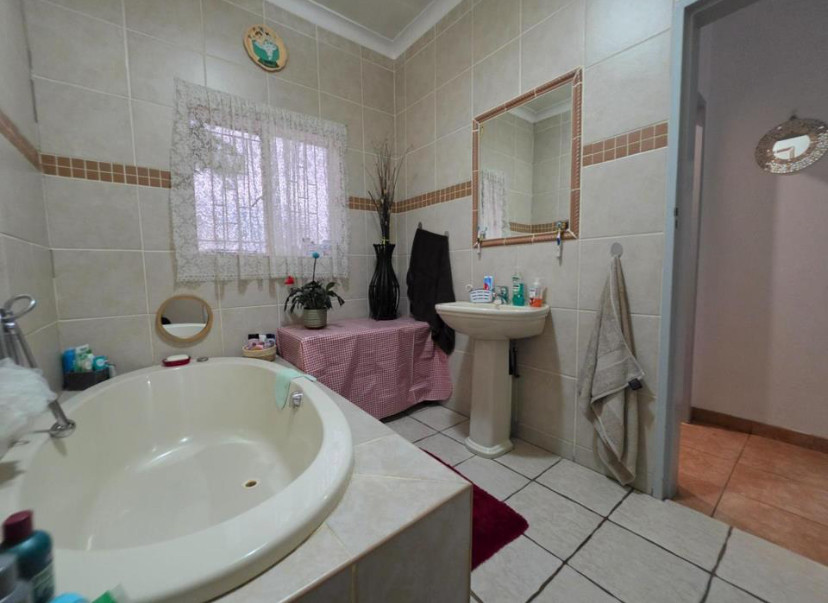 3 Bedroom Property for Sale in New Redruth Gauteng