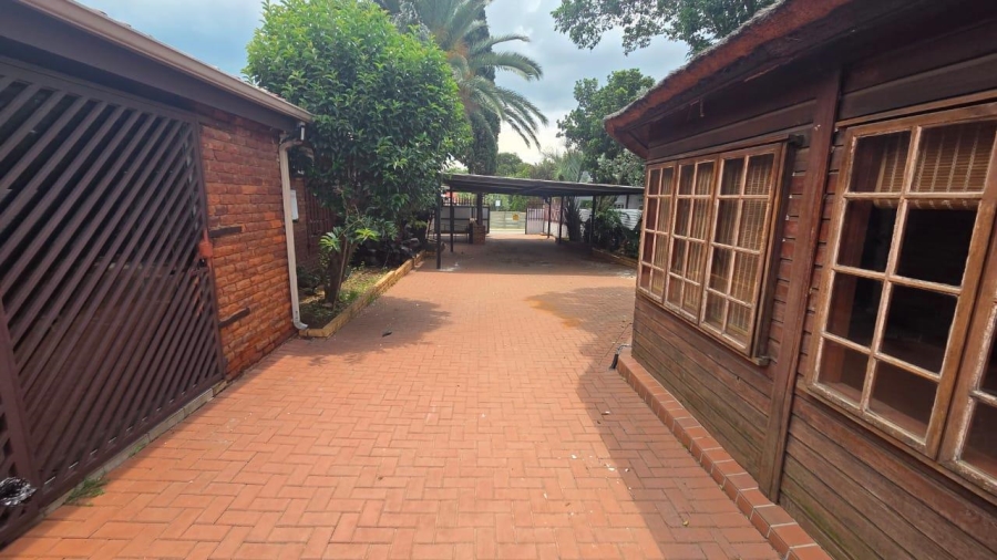 3 Bedroom Property for Sale in Brackendowns Gauteng