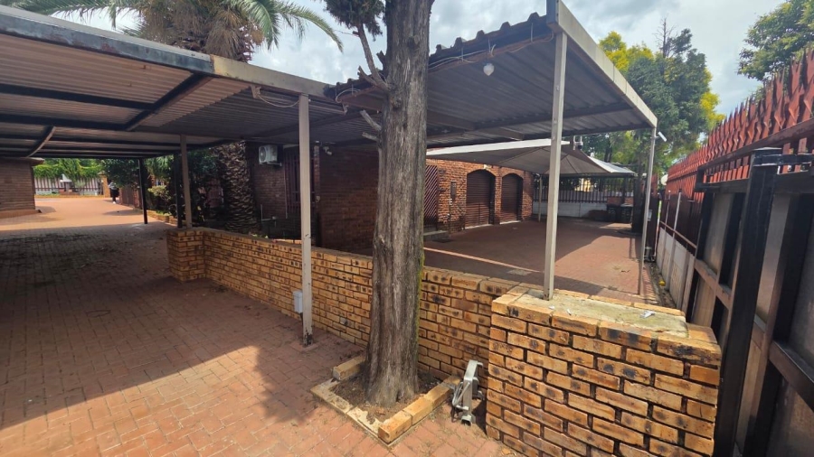 3 Bedroom Property for Sale in Brackendowns Gauteng