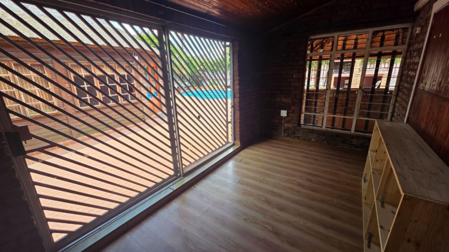 3 Bedroom Property for Sale in Brackendowns Gauteng