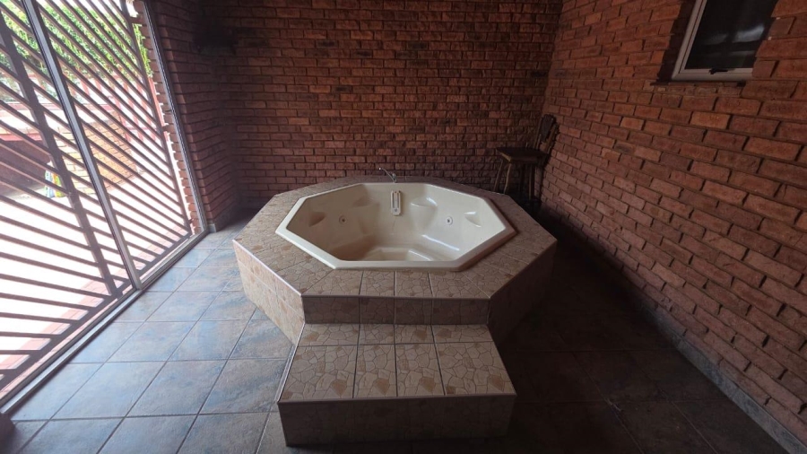 3 Bedroom Property for Sale in Brackendowns Gauteng