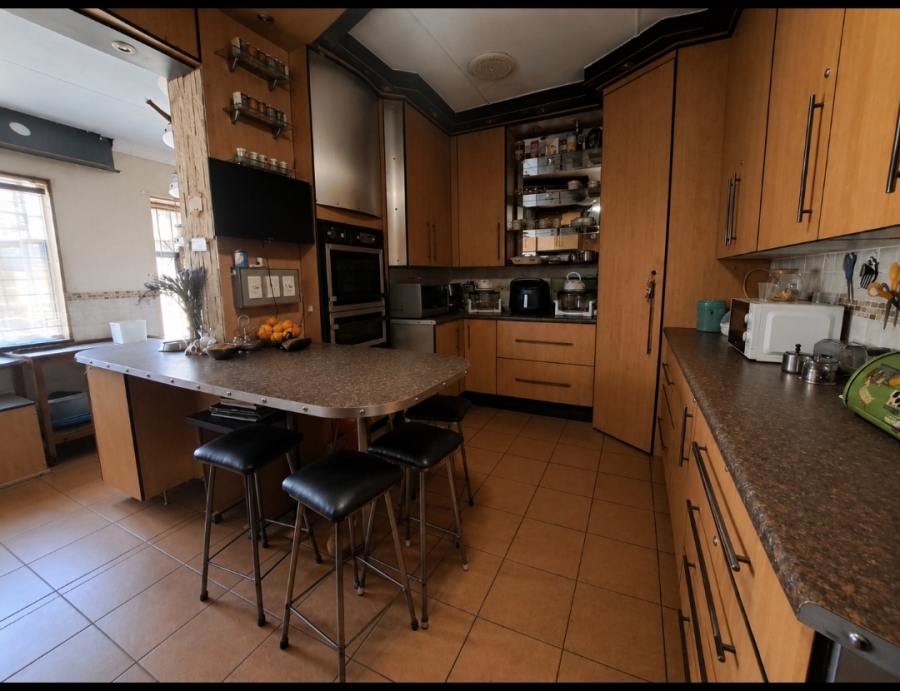 7 Bedroom Property for Sale in Mooilande Gauteng