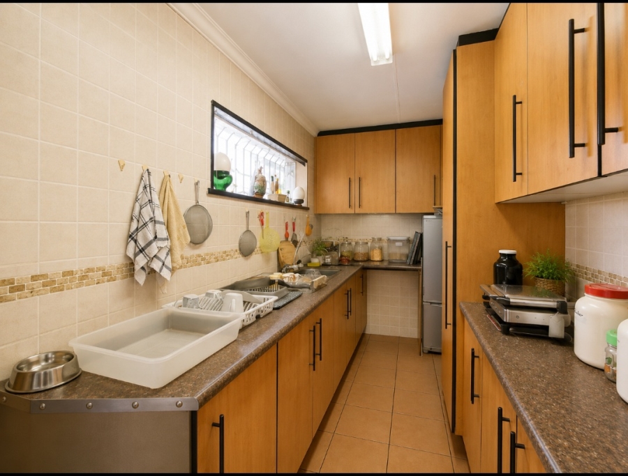 7 Bedroom Property for Sale in Mooilande Gauteng