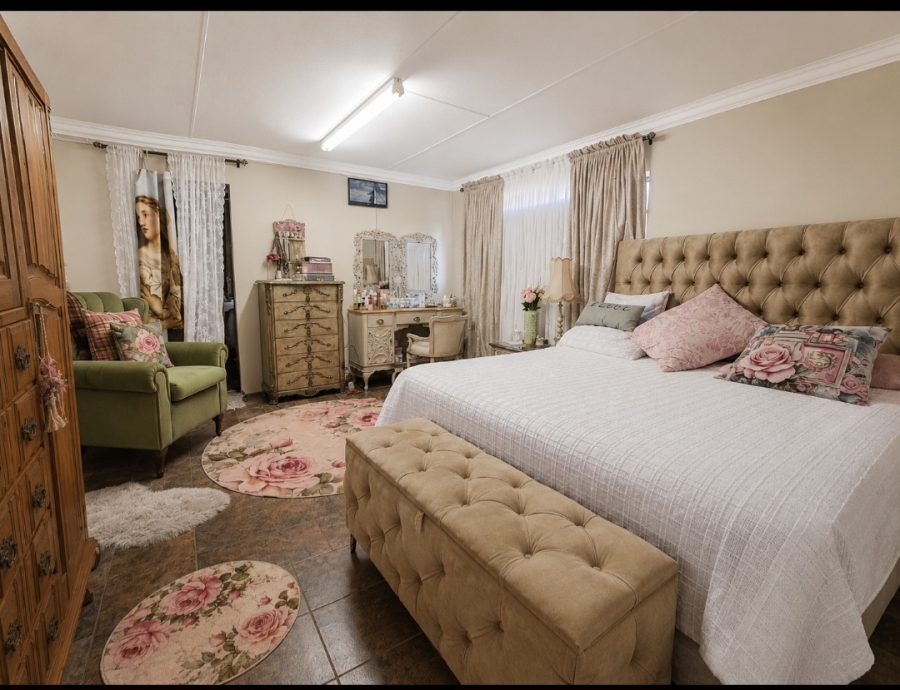 7 Bedroom Property for Sale in Mooilande Gauteng