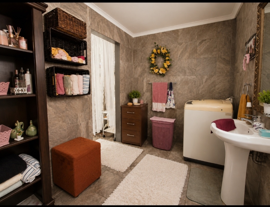 7 Bedroom Property for Sale in Mooilande Gauteng