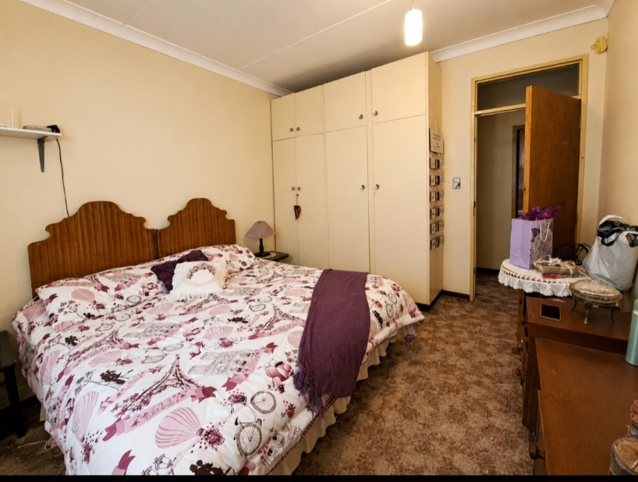 7 Bedroom Property for Sale in Mooilande Gauteng