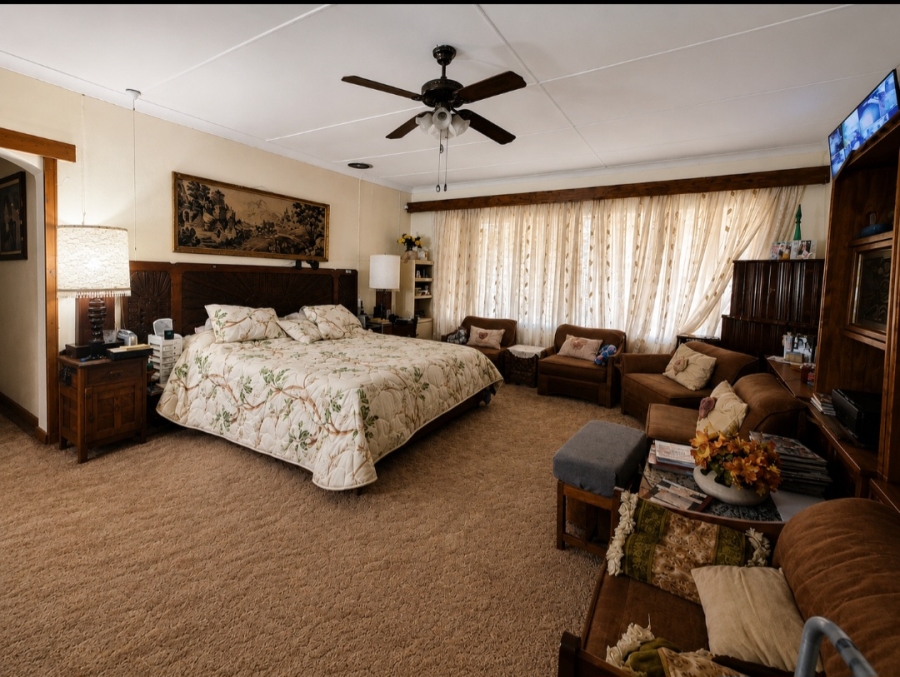 7 Bedroom Property for Sale in Mooilande Gauteng