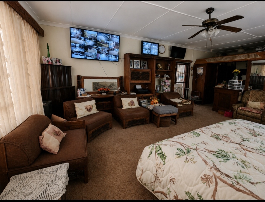 7 Bedroom Property for Sale in Mooilande Gauteng