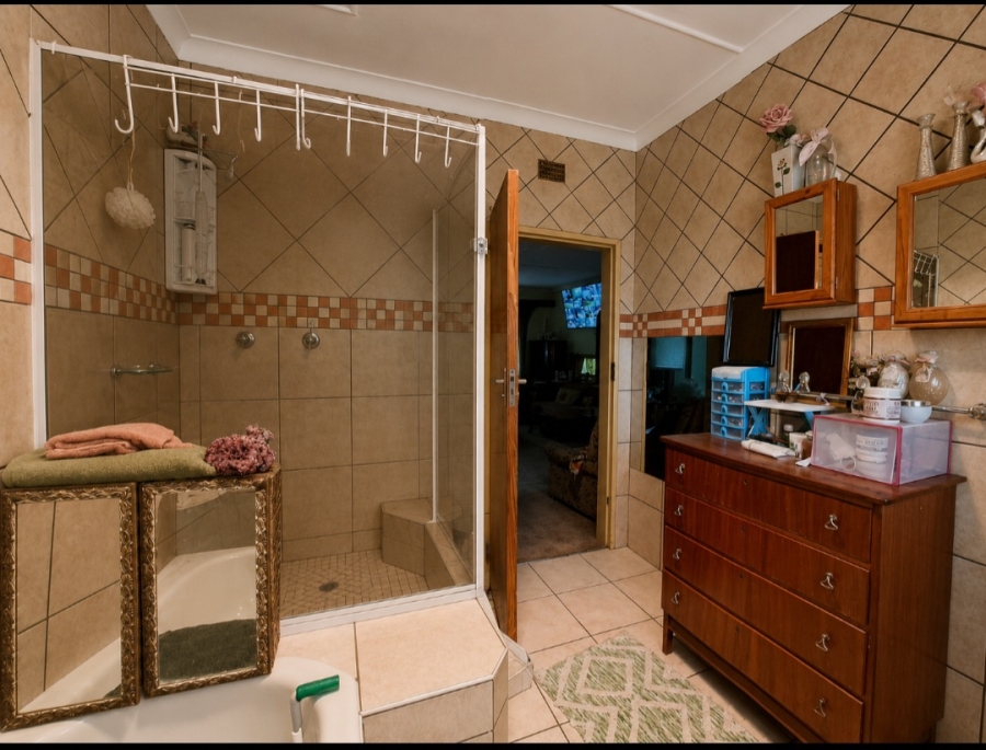 7 Bedroom Property for Sale in Mooilande Gauteng