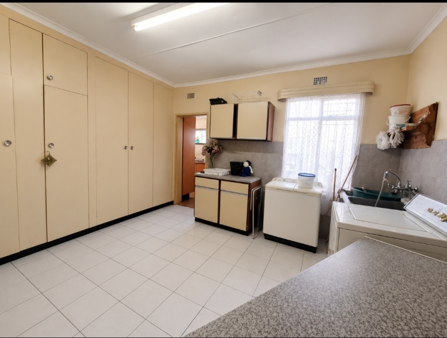 7 Bedroom Property for Sale in Mooilande Gauteng