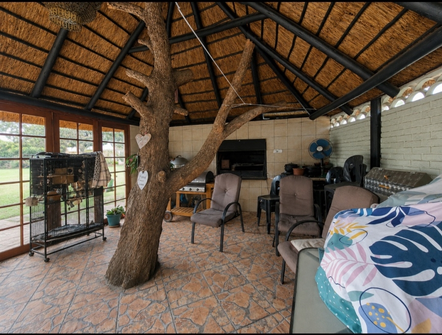 7 Bedroom Property for Sale in Mooilande Gauteng
