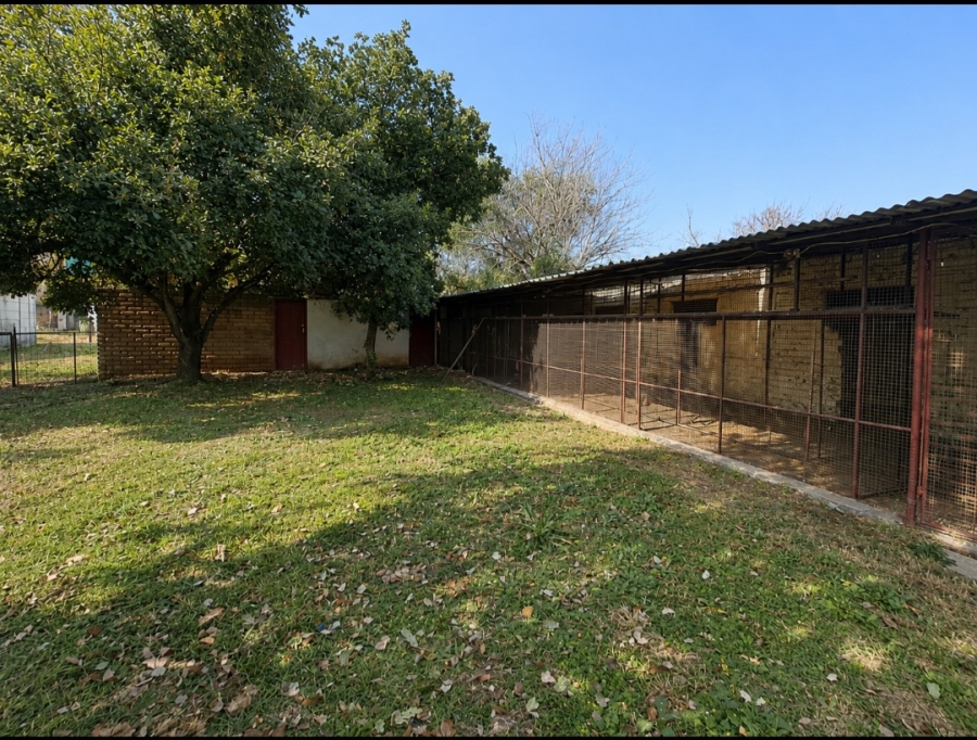7 Bedroom Property for Sale in Mooilande Gauteng