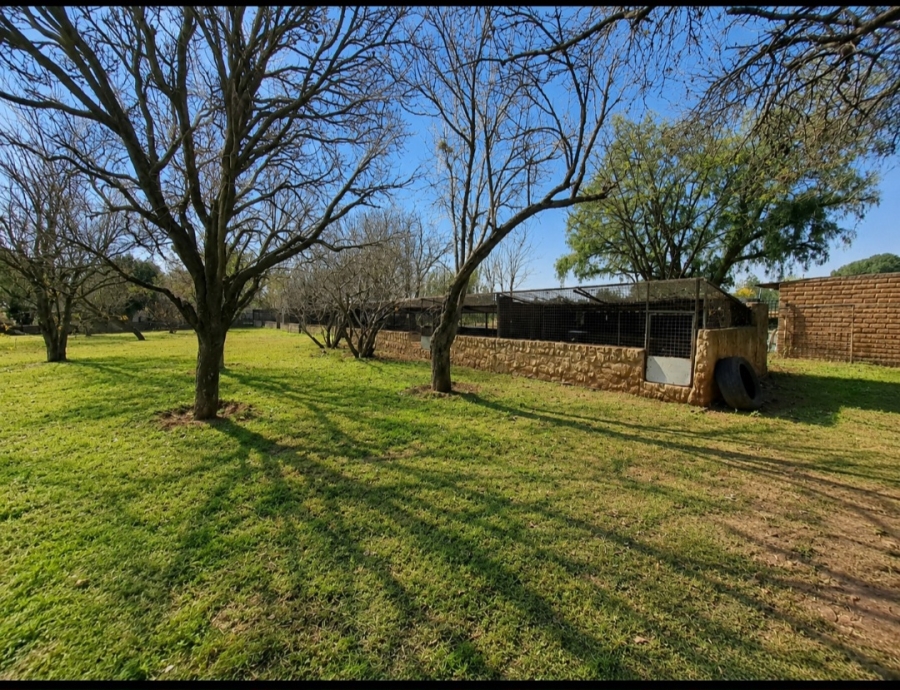 7 Bedroom Property for Sale in Mooilande Gauteng