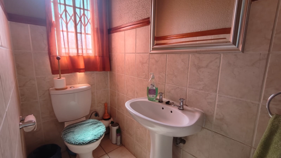 2 Bedroom Property for Sale in Annlin Gauteng