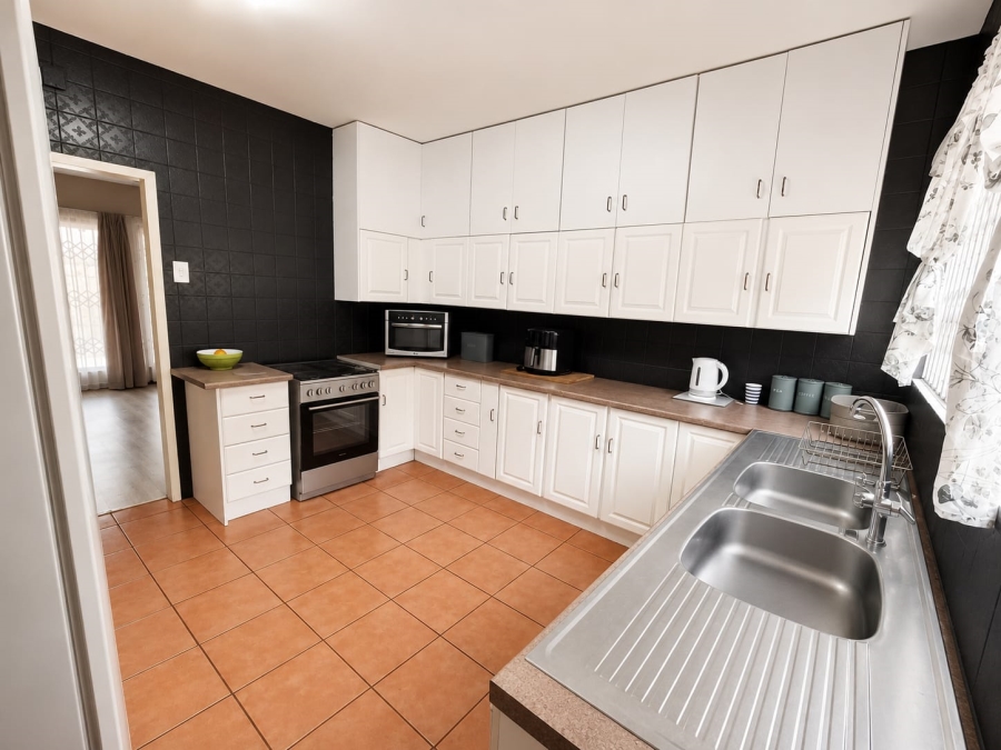 To Let 3 Bedroom Property for Rent in Three Rivers Proper Gauteng