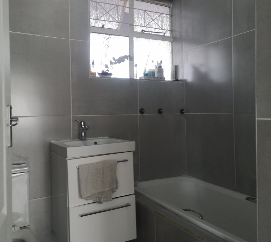 2 Bedroom Property for Sale in Linden Gauteng