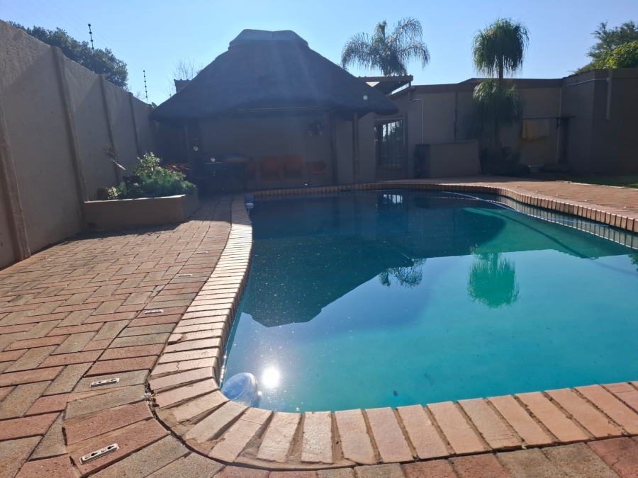 4 Bedroom Property for Sale in Sinoville Gauteng