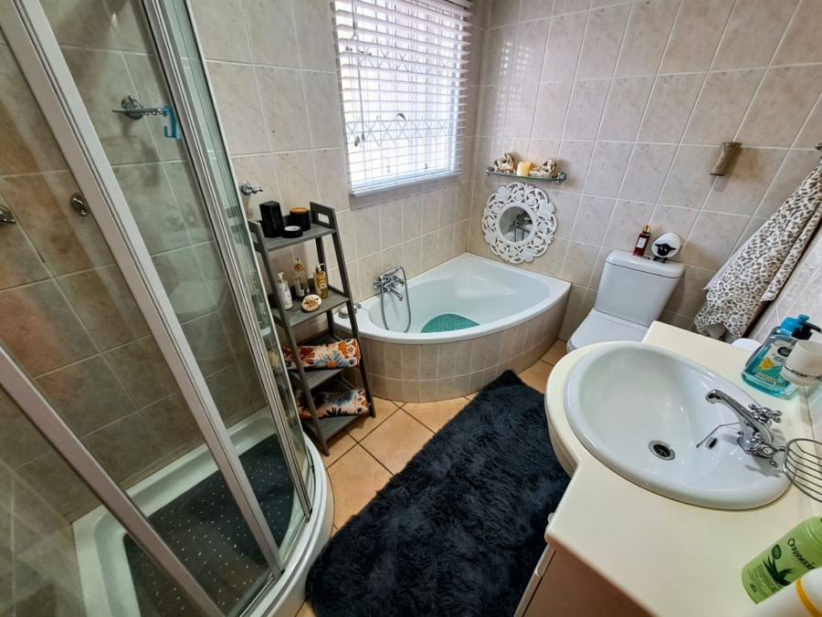 3 Bedroom Property for Sale in Three Rivers Gauteng