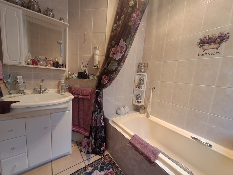 3 Bedroom Property for Sale in Three Rivers Gauteng