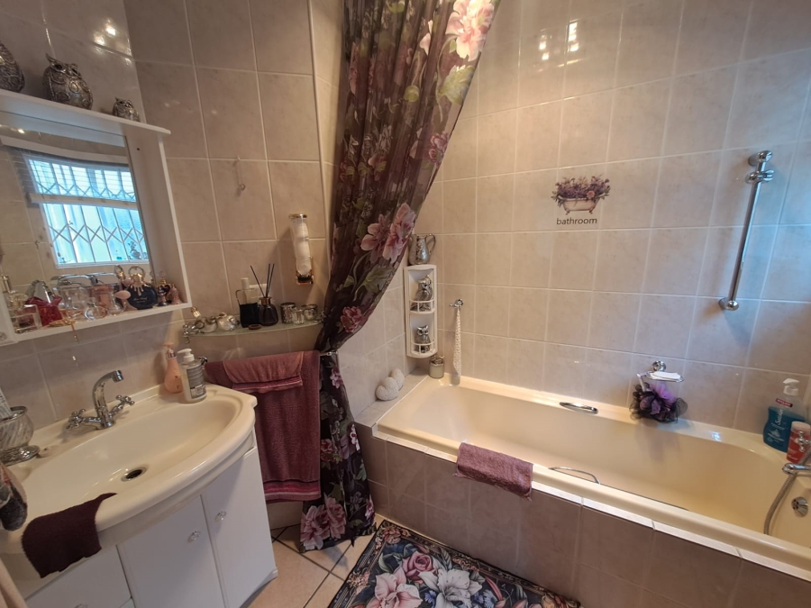 3 Bedroom Property for Sale in Three Rivers Gauteng