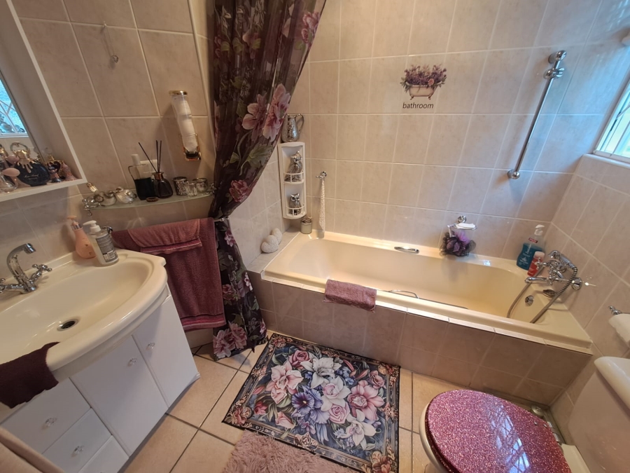 3 Bedroom Property for Sale in Three Rivers Gauteng