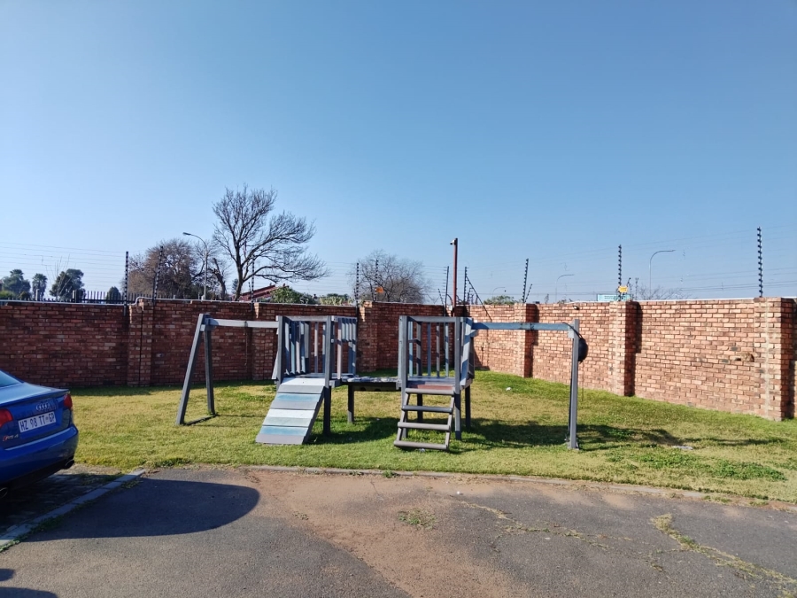 2 Bedroom Property for Sale in Edleen Gauteng