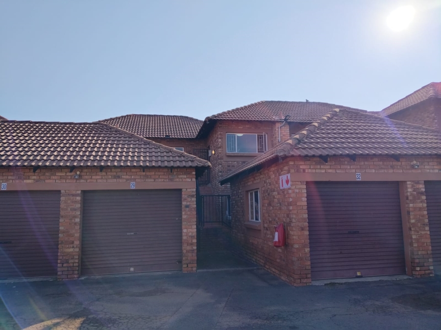 2 Bedroom Property for Sale in Edleen Gauteng