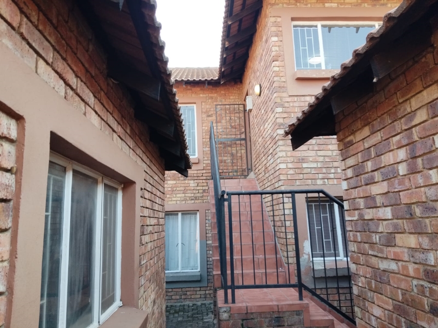 2 Bedroom Property for Sale in Edleen Gauteng