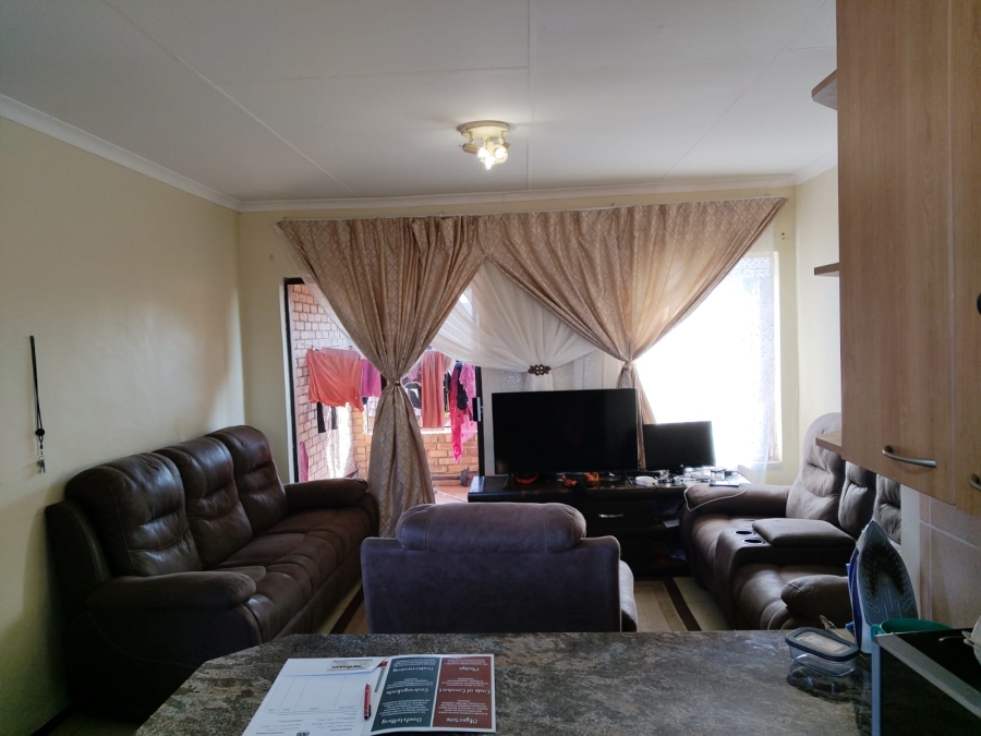 2 Bedroom Property for Sale in Edleen Gauteng