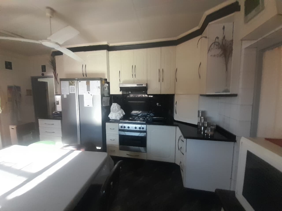 7 Bedroom Property for Sale in Mackenzieville Gauteng