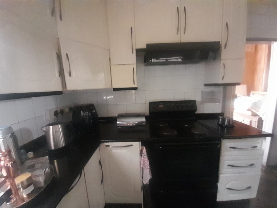 7 Bedroom Property for Sale in Mackenzieville Gauteng