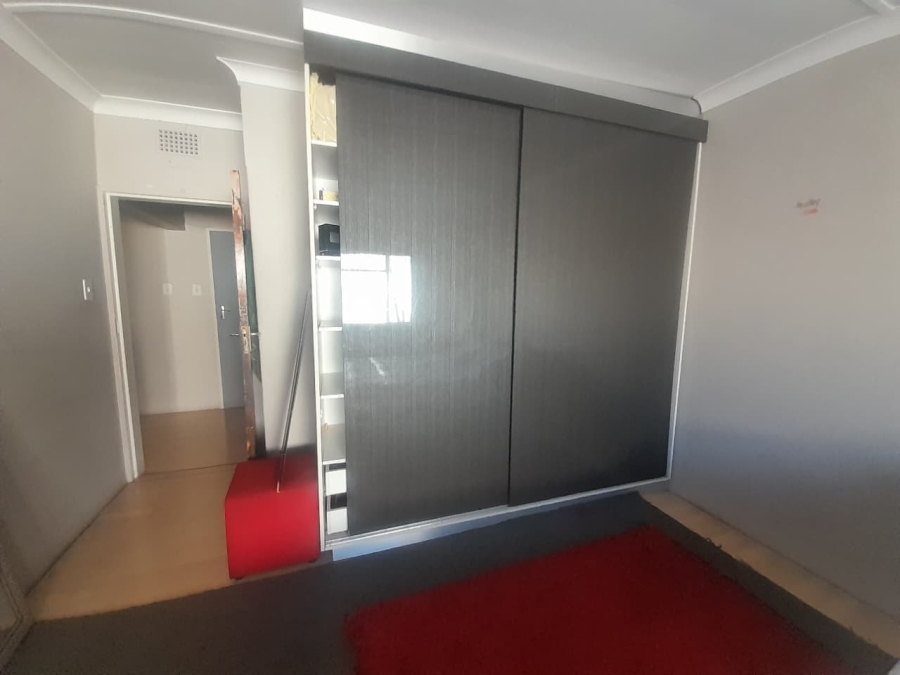 7 Bedroom Property for Sale in Mackenzieville Gauteng