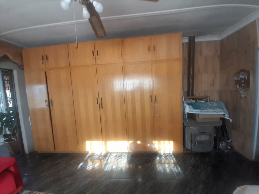 7 Bedroom Property for Sale in Mackenzieville Gauteng