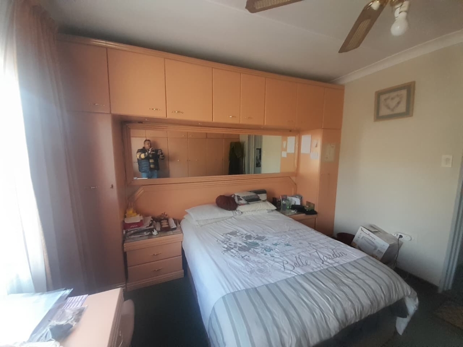 7 Bedroom Property for Sale in Mackenzieville Gauteng