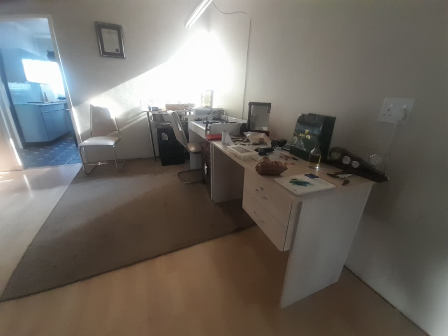 7 Bedroom Property for Sale in Mackenzieville Gauteng
