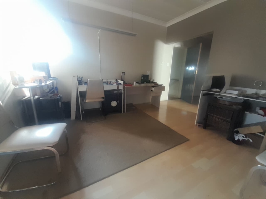 7 Bedroom Property for Sale in Mackenzieville Gauteng