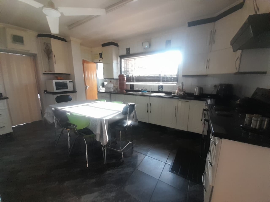 7 Bedroom Property for Sale in Mackenzieville Gauteng