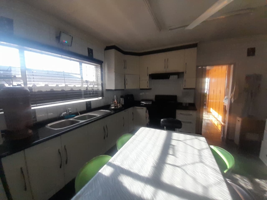 7 Bedroom Property for Sale in Mackenzieville Gauteng