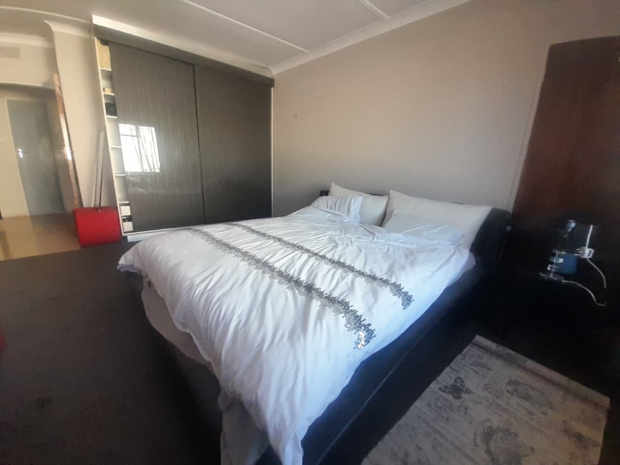 7 Bedroom Property for Sale in Mackenzieville Gauteng