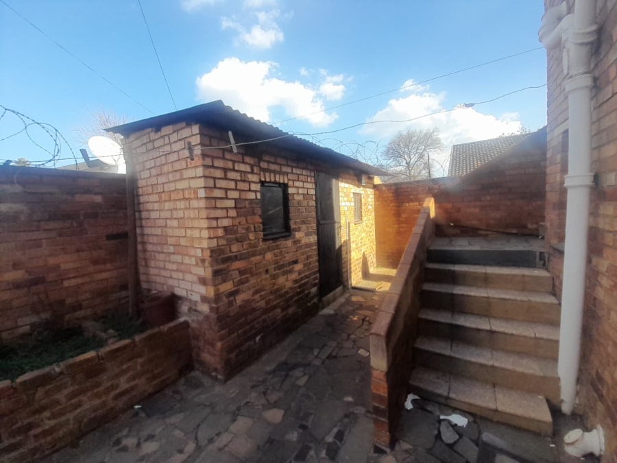 7 Bedroom Property for Sale in Mackenzieville Gauteng