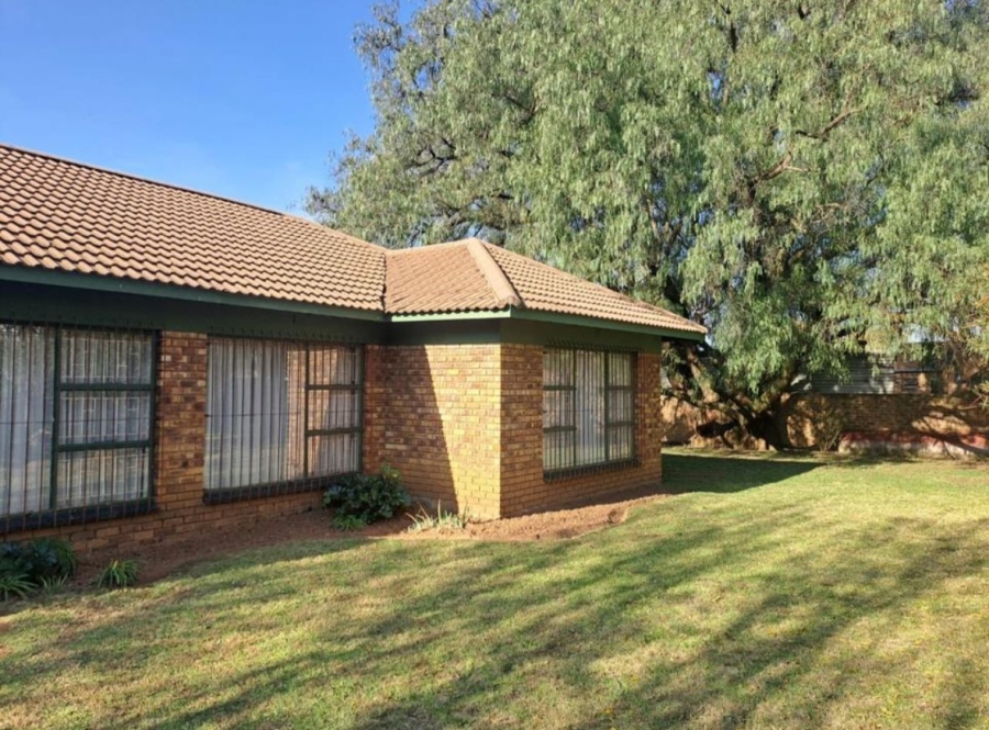 3 Bedroom Property for Sale in Dunnottar Gauteng