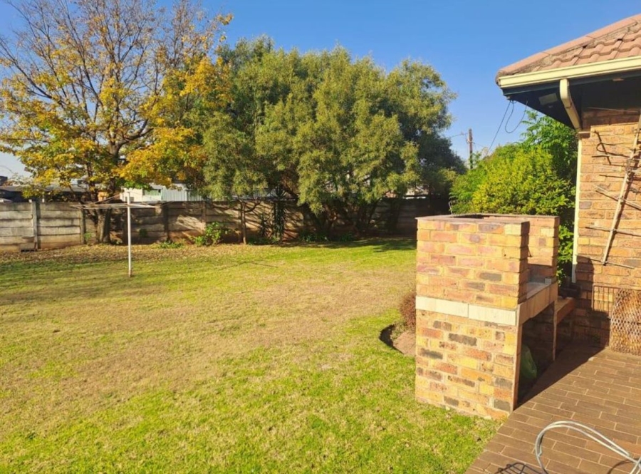 3 Bedroom Property for Sale in Dunnottar Gauteng