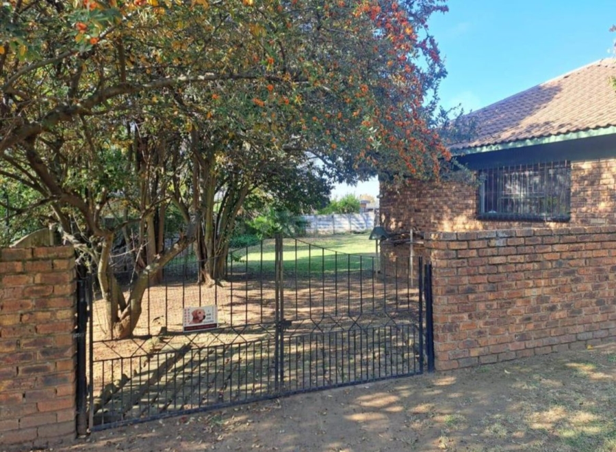 3 Bedroom Property for Sale in Dunnottar Gauteng