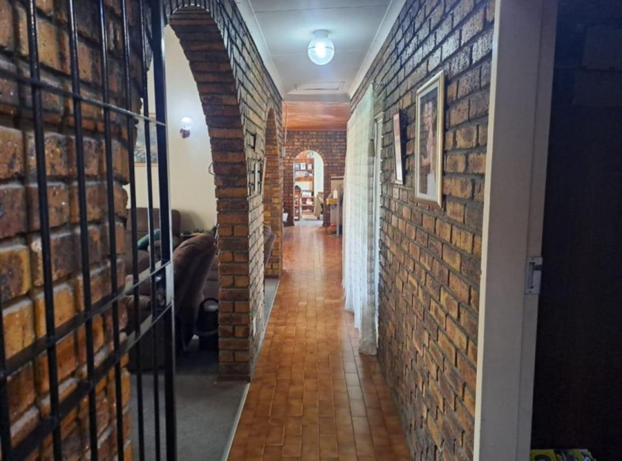 3 Bedroom Property for Sale in Dunnottar Gauteng