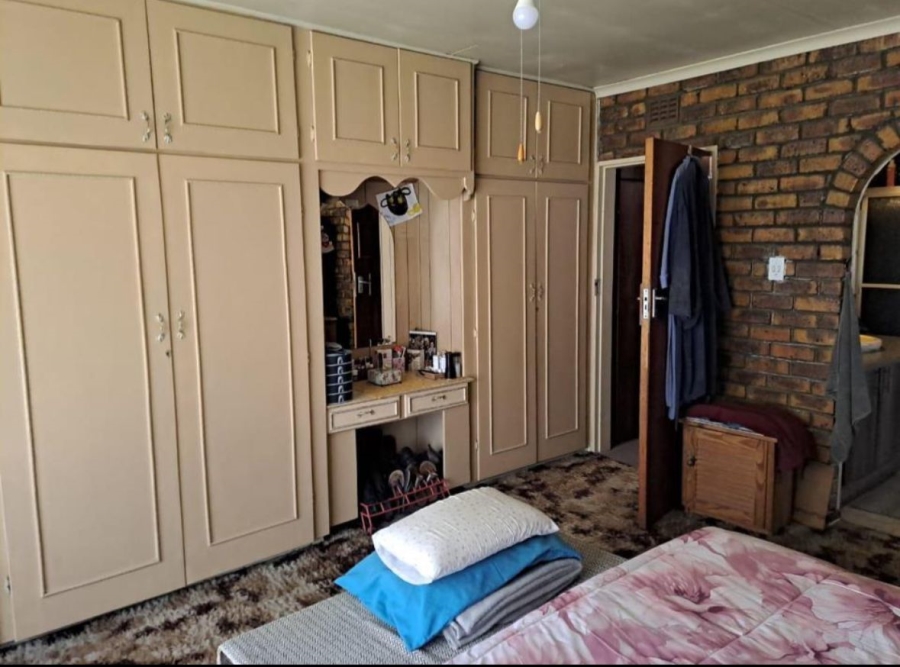 3 Bedroom Property for Sale in Dunnottar Gauteng