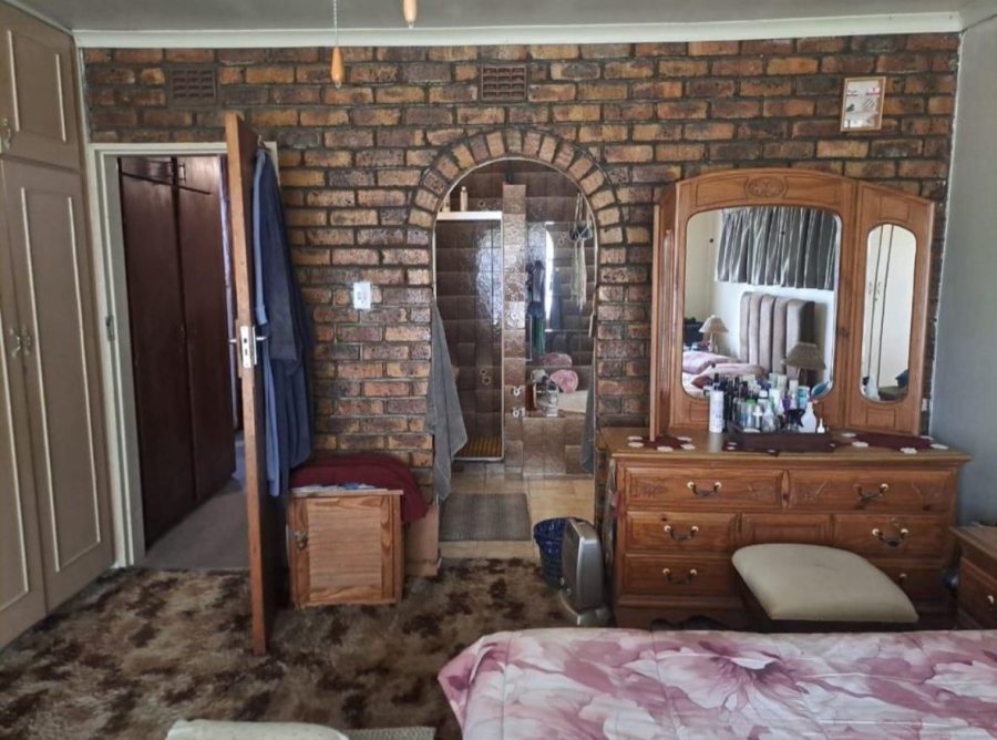 3 Bedroom Property for Sale in Dunnottar Gauteng